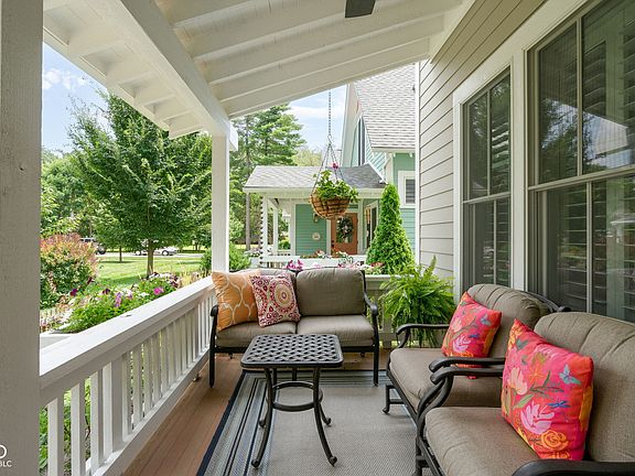 3rd image of 2216 Blue Bayou Ln