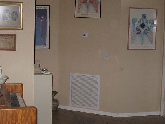 Dining room to entry
