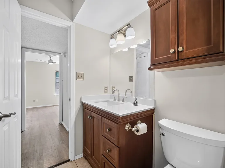 2111 E Belt Line Rd — Photo 24