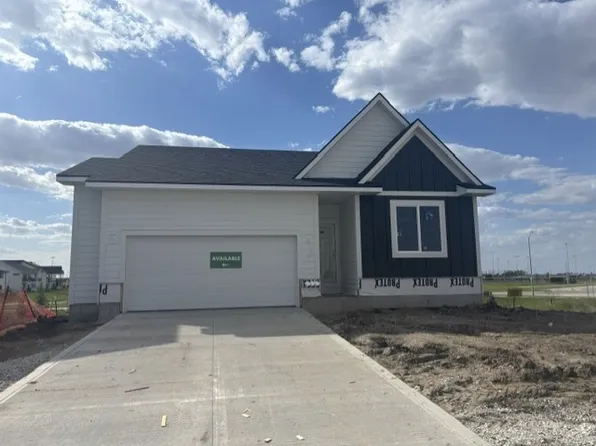 475 NW Independence Cir, Waukee, IA 50263