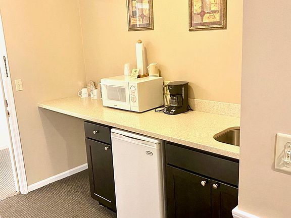 5th image of 425 Williams St #20