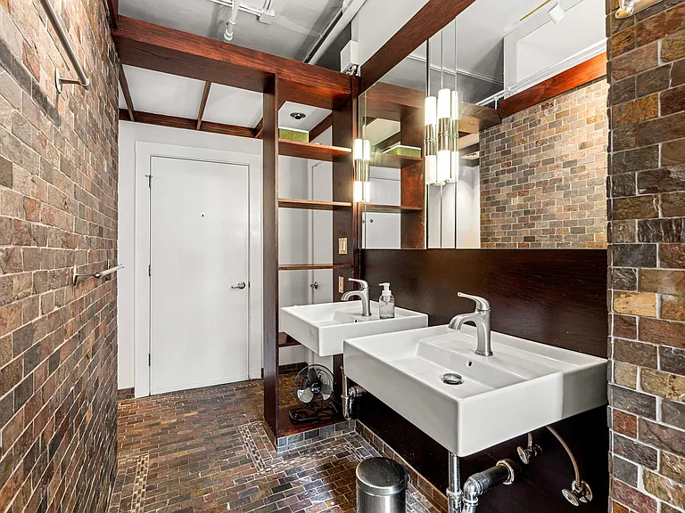 10 Williams St #33 — Photo 17