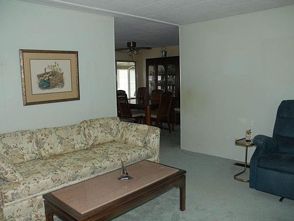 4th image of 229 Meadowlark Dr