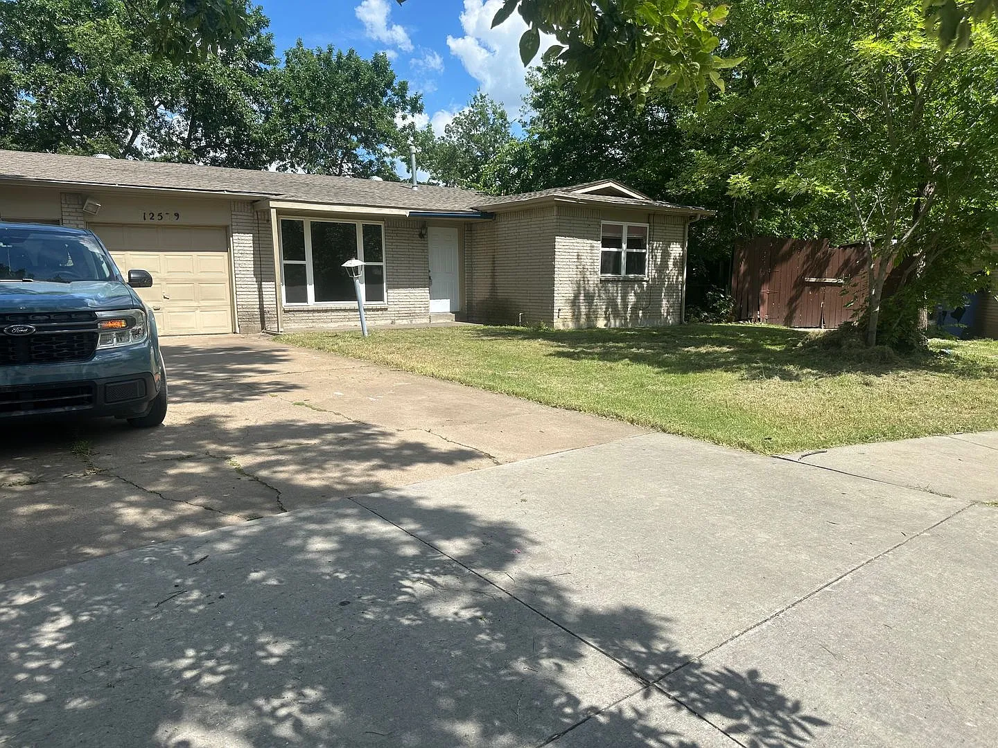 Midtown 3 Bedroom Gem! Available Mid/Late August — Photo 2