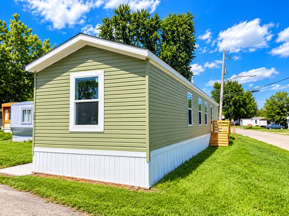 1713 Pella Ave #32, Oskaloosa, IA 52577
