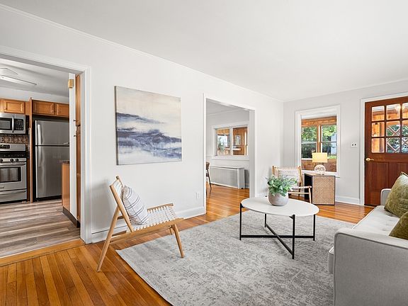 4th image of 94 Hibbert St