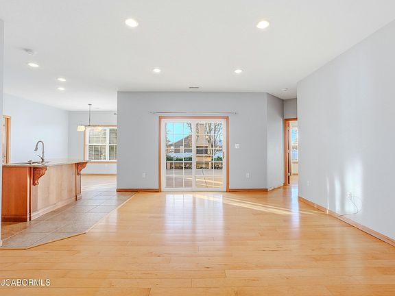 4th image of 212 Glenwood Dr
