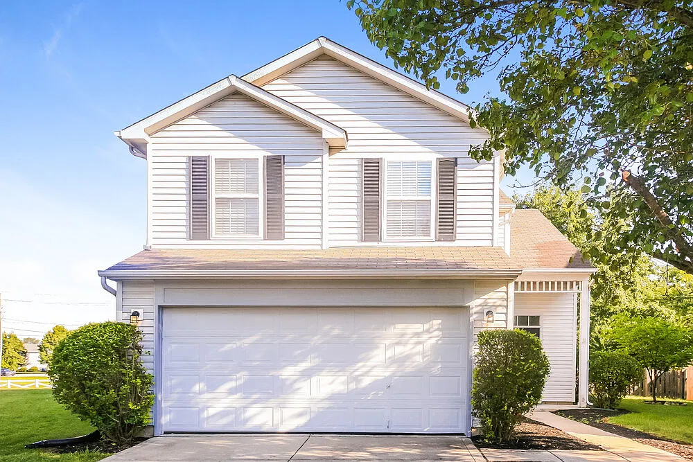 3 bed, 2.5 bath, 1624 sqft, $1,820 — Photo 1