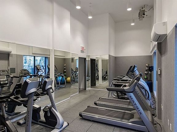 5th image of 424 Bedford Ave APT 15A
