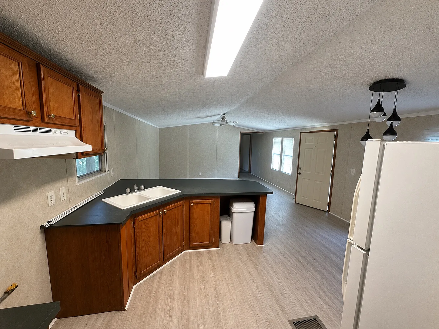 107 Edgefield Mnr — Photo 2