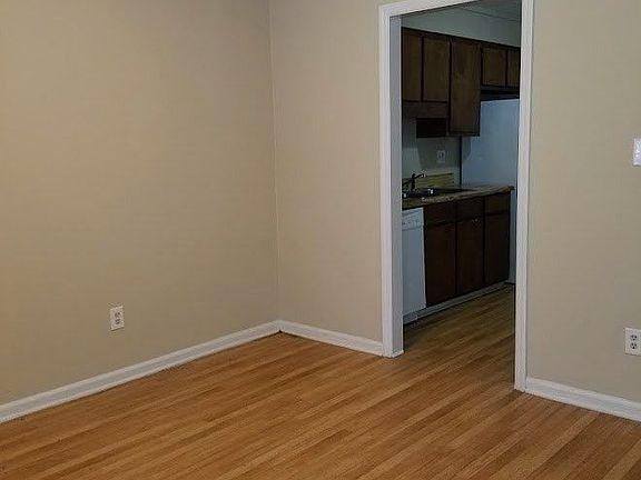 4th image of 132 Stoneybrooks Pl