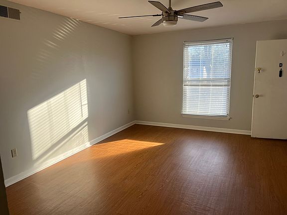 2nd image of 1032D Carriage Dr