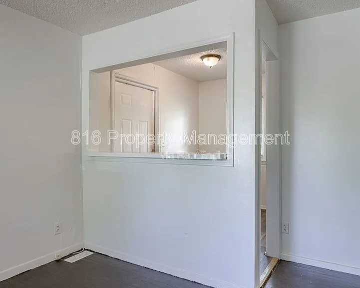 10009 Hardesty Ave — Photo 5