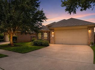 17 Red Oak Ct, Lake Jackson, TX 77566
