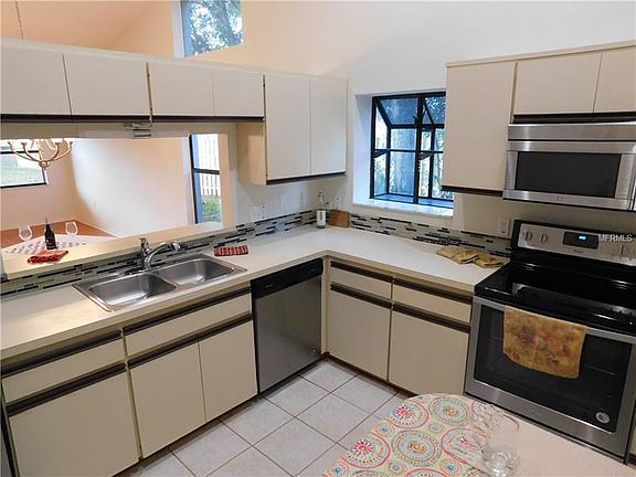Spacious kitchen with pass though and window box