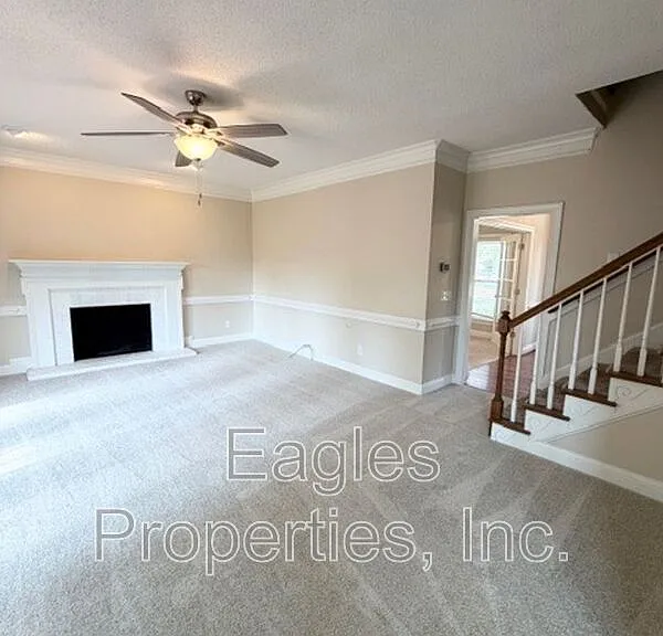 242 N Marion Dr — Photo 8