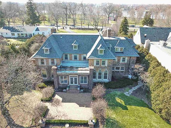 3rd image of 157 N Park Ave