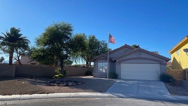 1st image of 4733 Cliff Breeze Dr