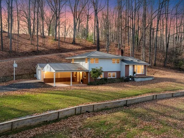 4151 Givens Rd, Salem, VA 24153