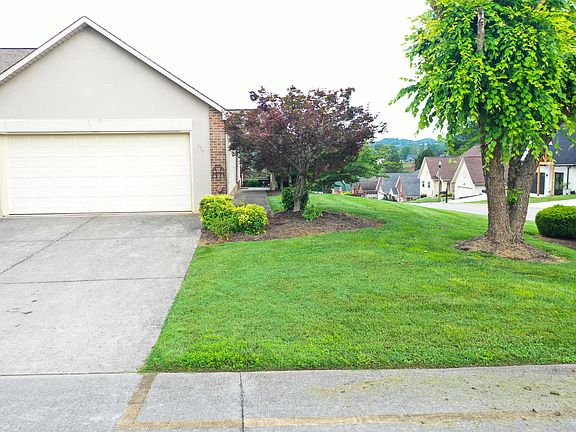 3rd image of 414 Lochmere Dr