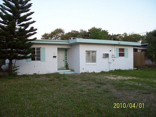1st image of 1716 N Oleander Ave