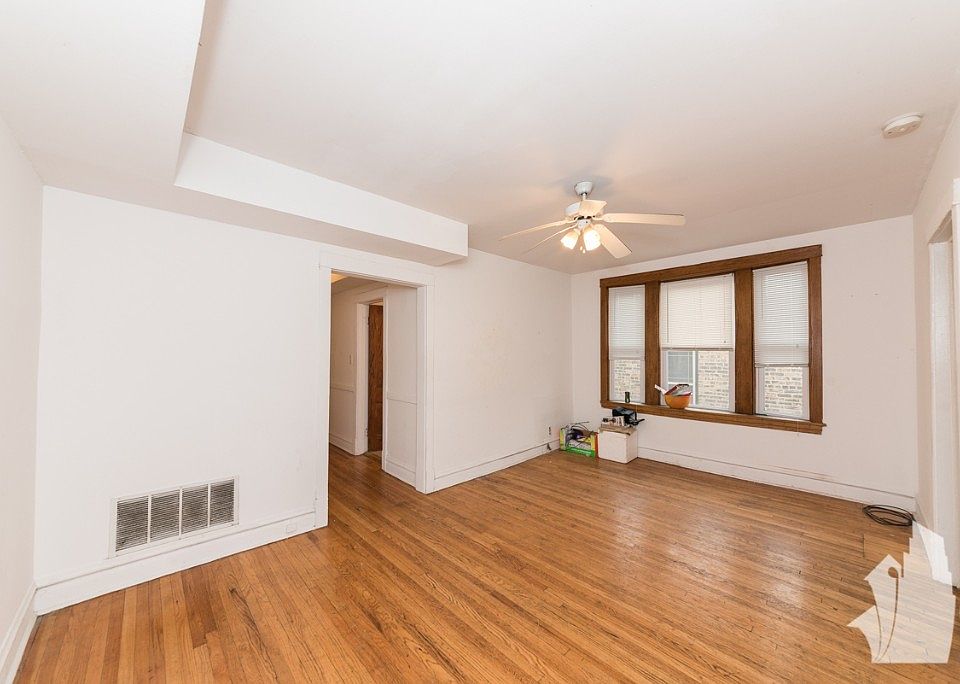 1st image of 3802 N Sheffield Ave #1