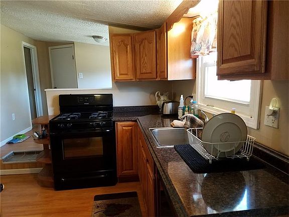 5th image of 302 Burns Ave