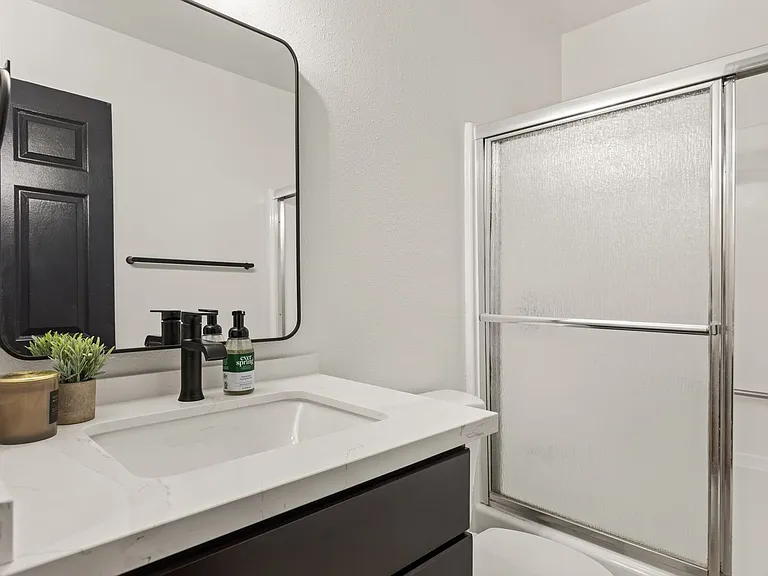 1823 Pelham Ave #7 — Photo 12