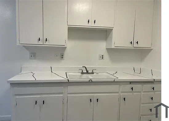 2 bed, 950 sqft, $2,700 — Photo 2
