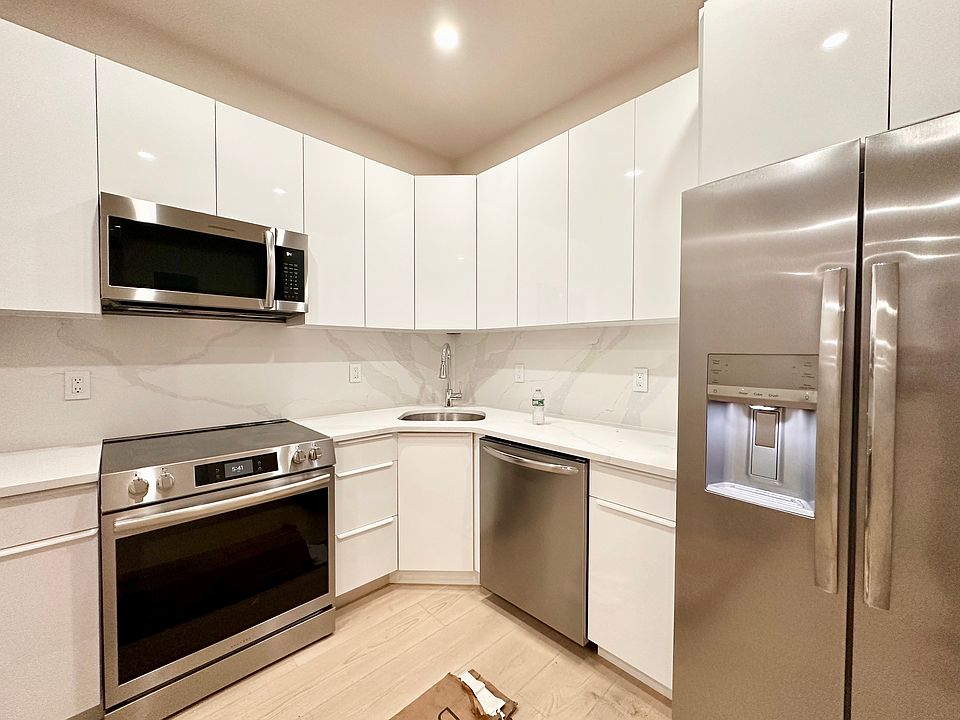 1st image of 376 Menahan St #2FA