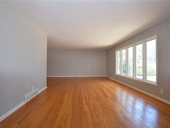 4th image of 5114 Graham Dr