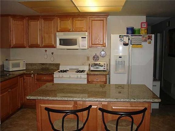 3rd image of 6565 Jouglard St