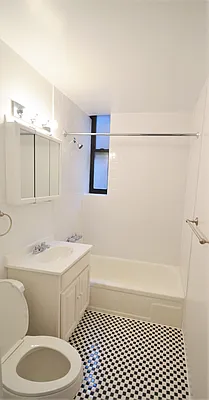 Rented by CITY SKYLINE REALTY INC | media 12