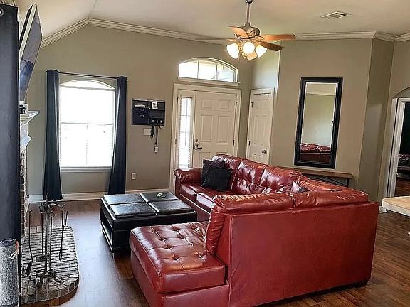 4th image of 369 Gaston Ln