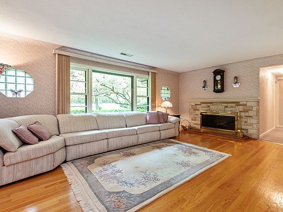 5th image of 8314 W 126th St