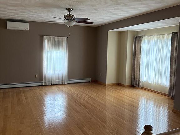 4th image of 260 Brookside Dr