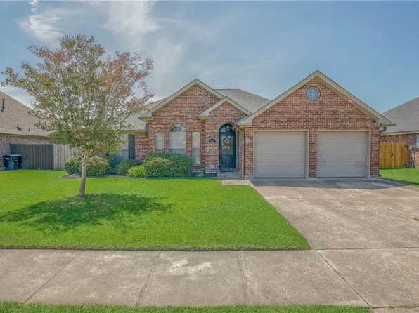 215 Laurel Oak Dr, Saint Rose, LA 70087