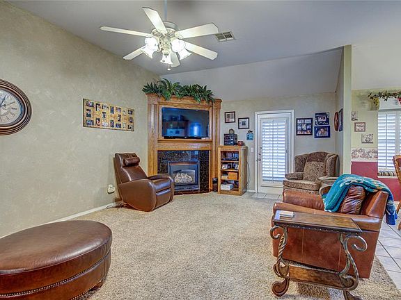 4th image of 431 E Plantation Ter