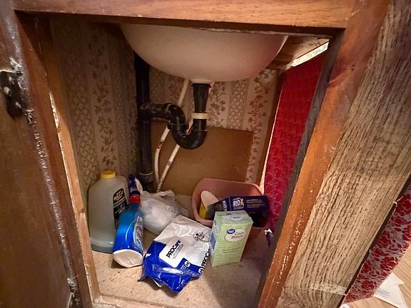 4th image of 714 County Road 3011