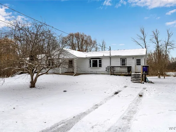 8416 Lake Rd, Barker, NY 14012