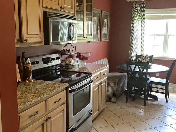 2nd image of 2911 Meadowlake Ave