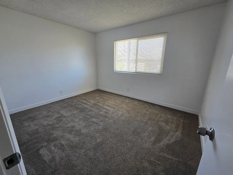 2650 E Park Ln — Photo 18