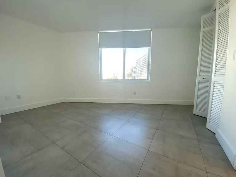 5401 Collins Ave #620 — Photo 18