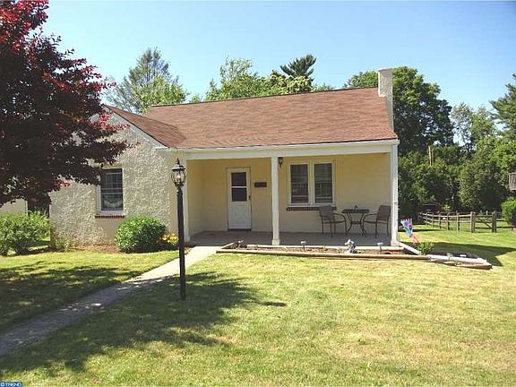 2nd image of 1313 Stirling St