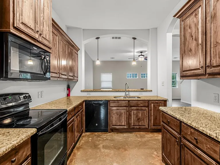 3935 John Sharp Pkwy — Photo 7