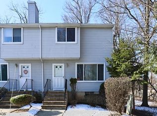 16 Westbrook Ct, Roselle, NJ 07203