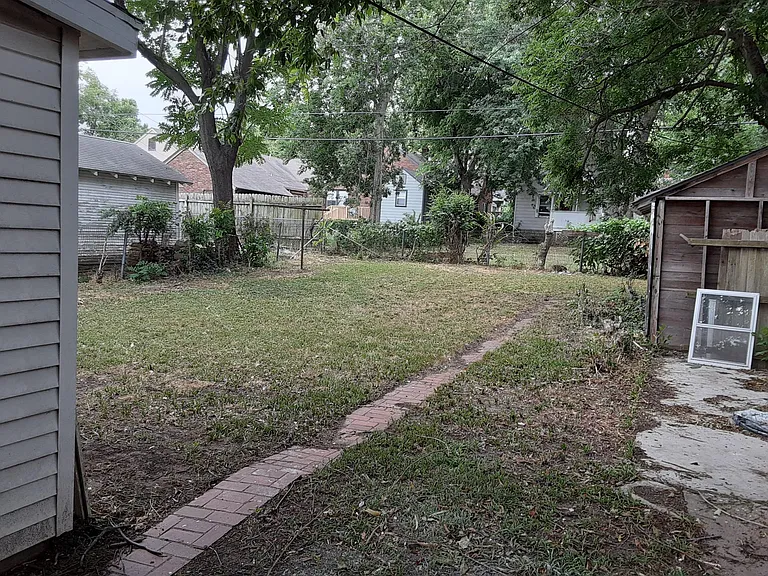 1120 S Gary Pl — Photo 4