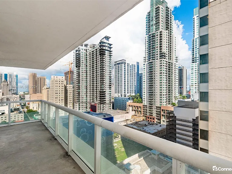 50 Biscayne Blvd — Photo 6