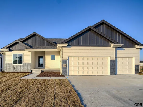 21126 Hartman Ave, Elkhorn, NE 68022