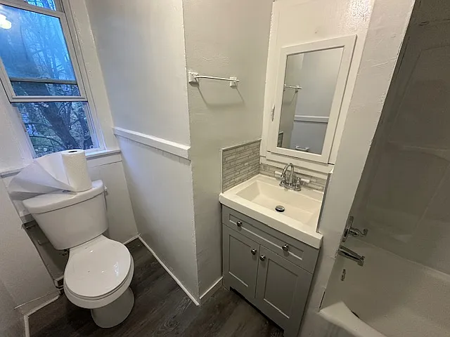 155-157 Gilbert Ave #7 — Photo 12